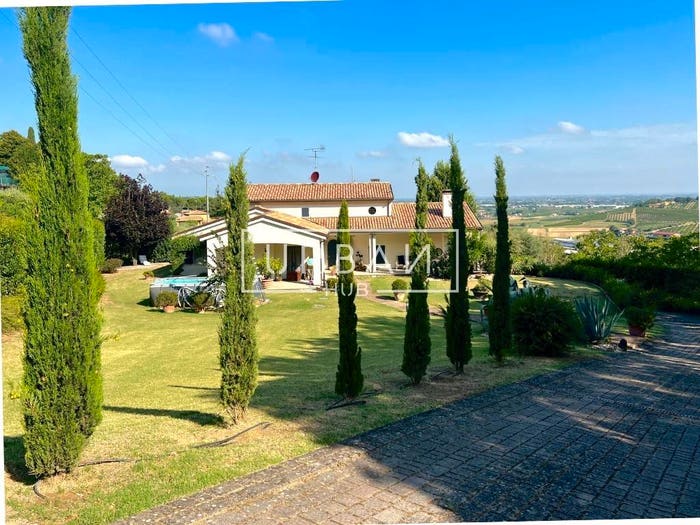 Casa con 6 locali in vendita in Centro, Longiano