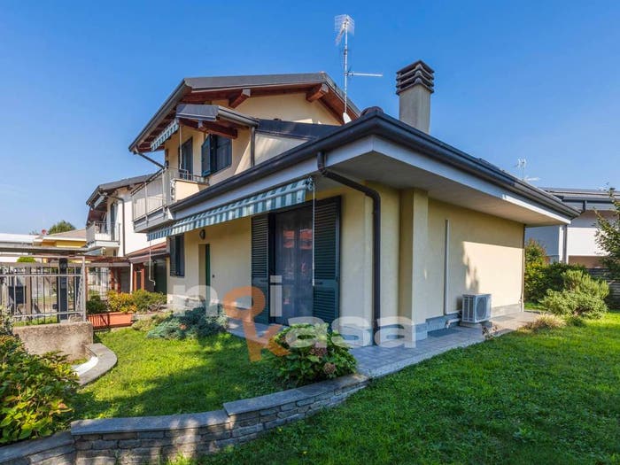 Casa quadrilocale in vendita in via brunelleschi, Centro, Magnago