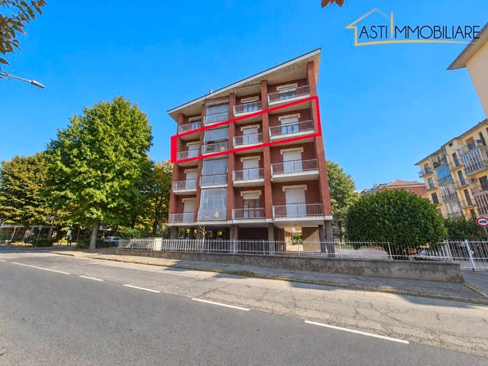 Appartamento quadrilocale in vendita in Via Alessandro Manzoni, Ospedale, Asti