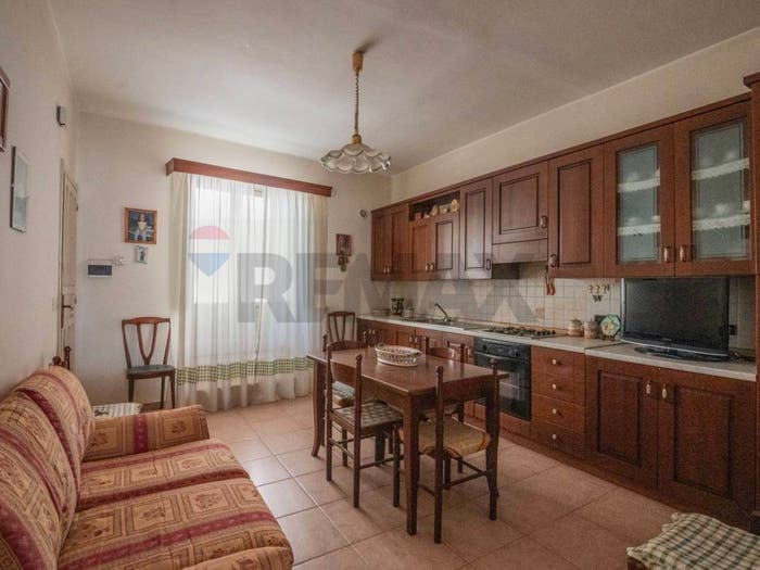 Appartamento con 6 locali in vendita in Via Stazione Isolamento, Centro, Caltagirone