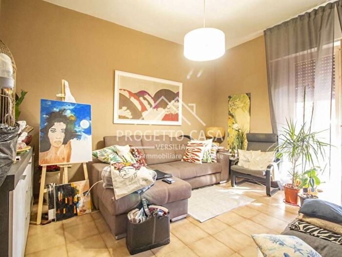 Appartamento con 6 locali in vendita in Via della Mimosa, Terminetto Migliarina, Viareggio