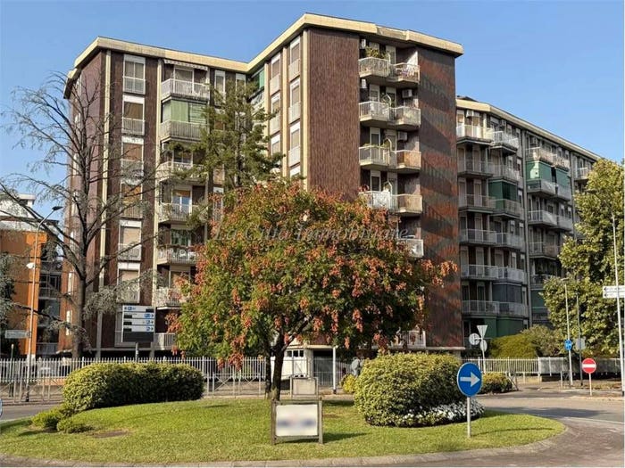 Appartamento trilocale in vendita in Viale Giulio Cesare, Sacro Cuore, Novara