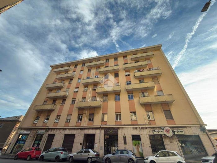Appartamento trilocale in vendita in Via Voltri, Voltri, Genova