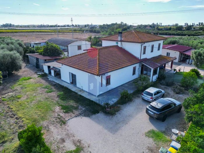 Casa quadrilocale in vendita in Strada Colle del Tufo, Campovivo, Latina
