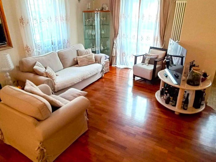 Appartamento con 5 locali in vendita in Via Empoli, Marina di Massa Centro, Massa