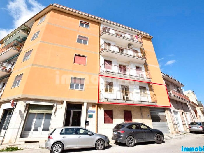 Appartamento con 6 locali in vendita in Oria