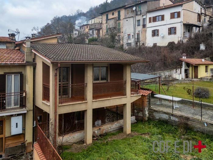 Casa quadrilocale in vendita in Via Marsicana, Spedino, Borgorose
