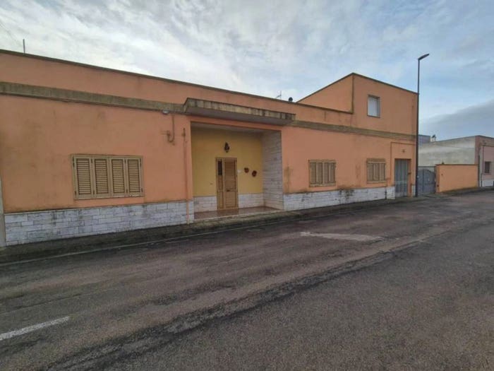 Casa con 5 locali in vendita in Via Brindisi, Centro, Neviano