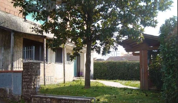 Casa con 6 locali in vendita in Via Occhibelli F, Cintolese, Monsummano Terme