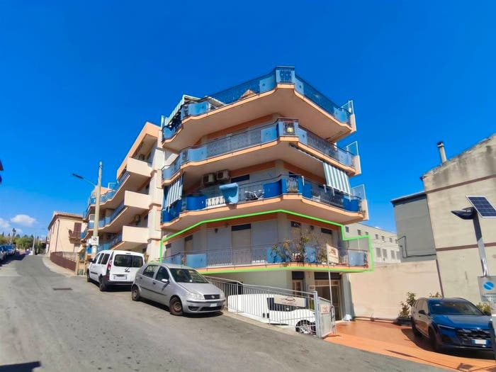 Appartamento quadrilocale in vendita in Via Ferrer, Centro, Roccalumera