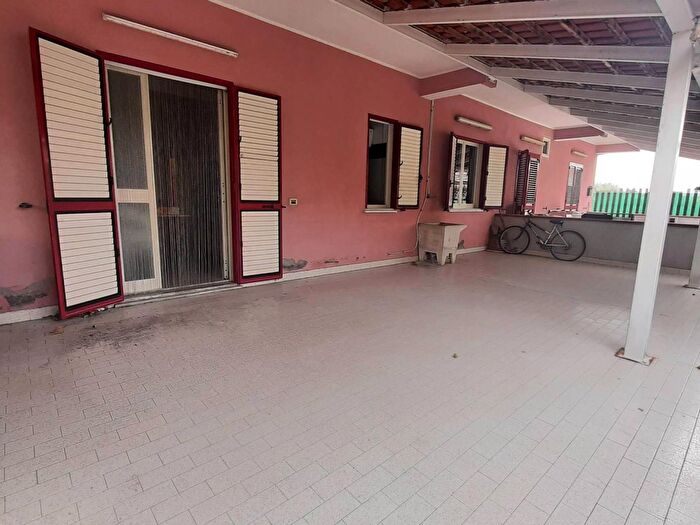 Appartamento trilocale in vendita in Via Lambrosi, Monasterace