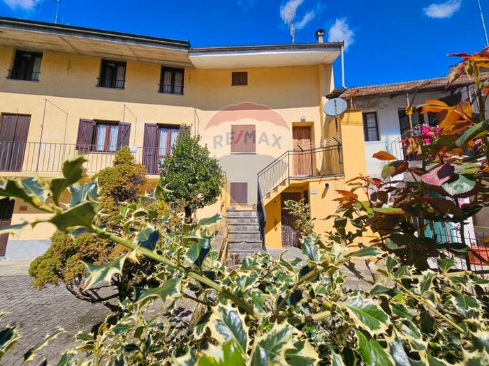 Casa quadrilocale in vendita in Strada Provinciale, Castelletto, Roccasparvera