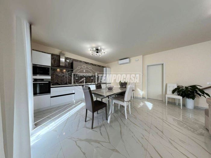 Casa trilocale in vendita in Via Vittore Ghislandi, Centro, Abano Terme