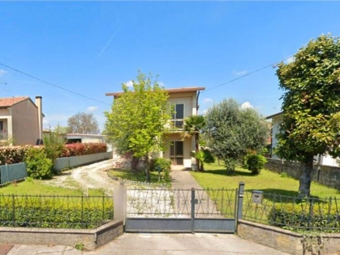 Casa con 6 locali in vendita in Via Giuseppe Toniolo, Pezzan, Istrana