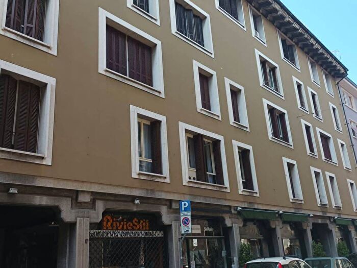 Appartamento con 6 locali in vendita in Via Dante, Loggia Garibaldi, Brescia