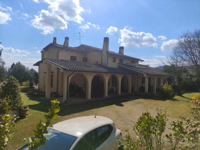 Casa con 6 locali in vendita in Poggio Dei Colli, Carmignano