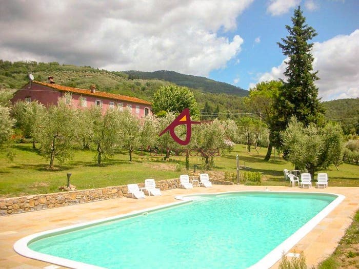 Casa con 6 locali in vendita in Piazza della Sala, Pistoia