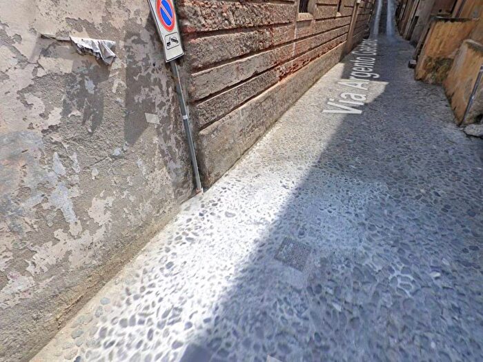 Appartamento trilocale in vendita in Vicoletto Padolisi, Centro Storico, Cosenza