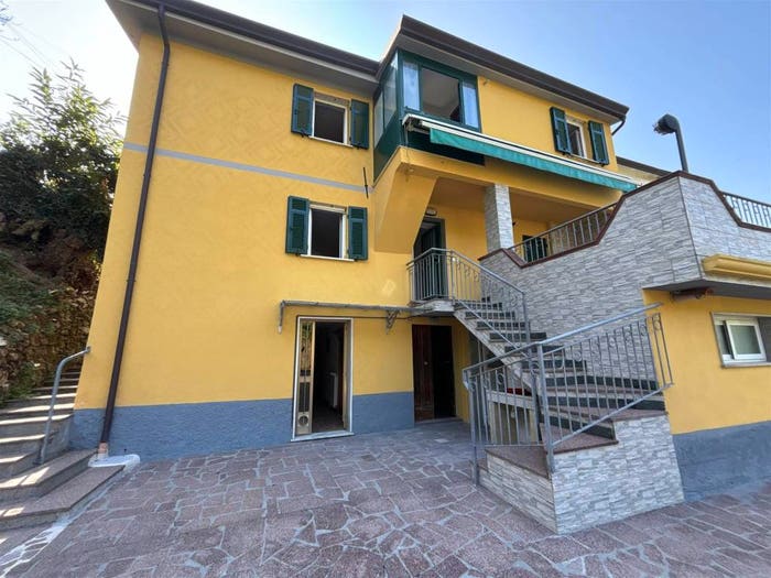 Casa con 5 locali in vendita in Fosdinovo