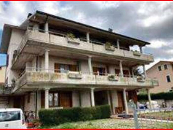 Appartamento con 6 locali in vendita in Via della Nocetta, Gadana, Urbino