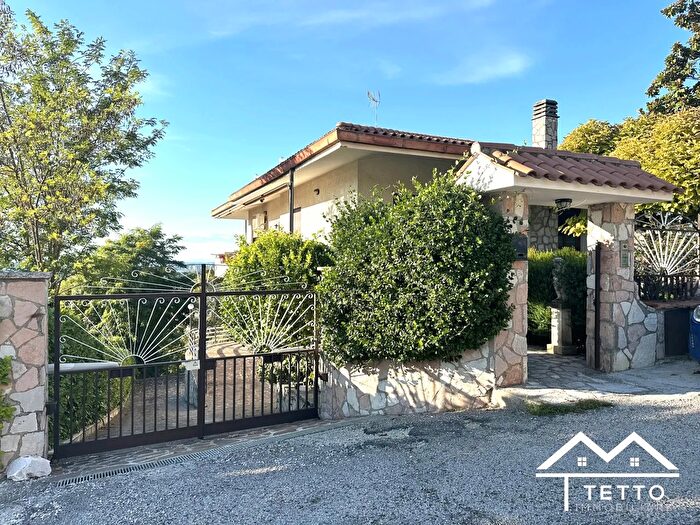 Casa con 7 locali in vendita in Via Colle Pulcino, Poggio Mirteto
