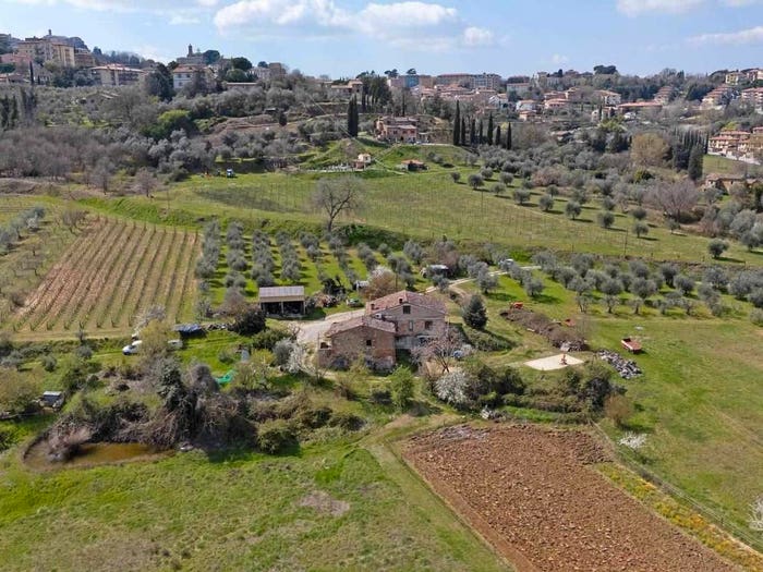 Casa con 6 locali in vendita in Via di Martiena, Montepulciano