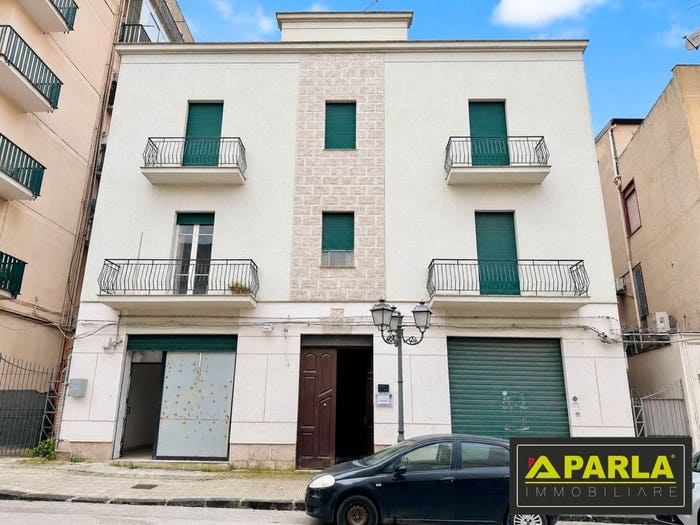 Appartamento con 5 locali in vendita in Via Capitano Giovaani Ippolito, Canicattì
