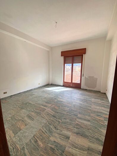 Appartamento con 5 locali in vendita in Via Polistena, Reggio Calabria