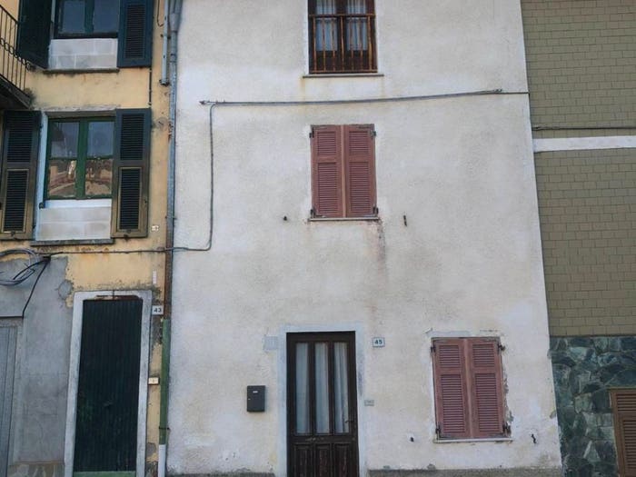 Casa con 6 locali in vendita in Via Umberto I, Morbello