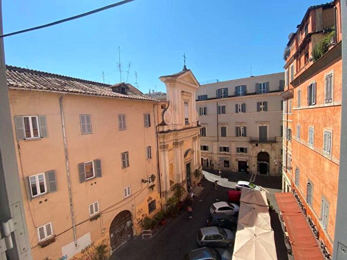 Appartamento quadrilocale in vendita in Piazza S Apollonia, Trastevere, Roma