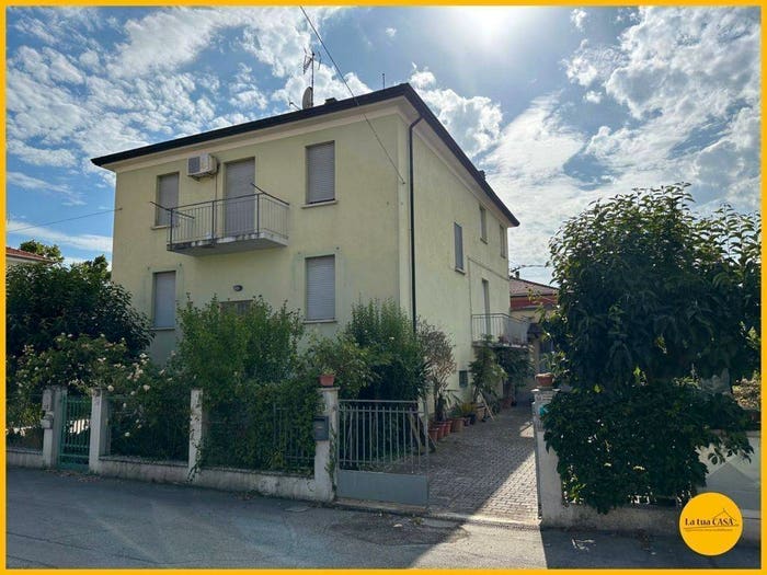 Casa con 6 locali in vendita in via giosue carducci, Centro, Molinella