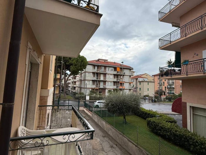 Appartamento trilocale in vendita in Viale della Repubblica, Centro, Pietra Ligure