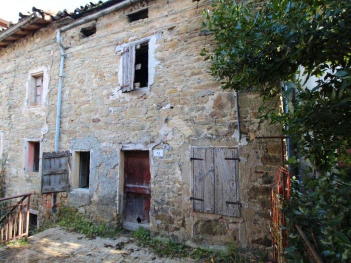 Casa trilocale in vendita in Via Savognatica, Carpineti