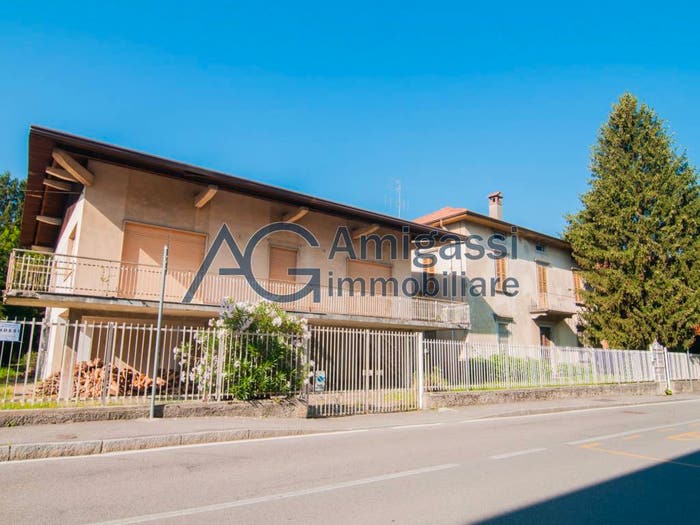 Casa con 6 locali in vendita in Via Campofiori, Almè