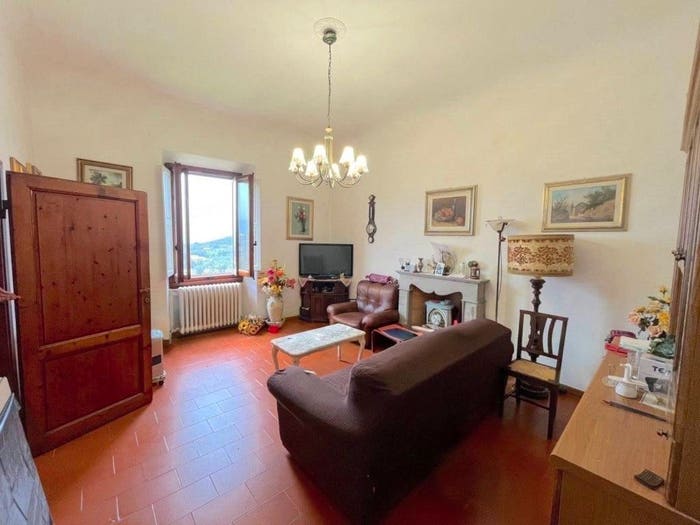 Appartamento quadrilocale in vendita in Piazza del Mercato, Centro, Fiesole