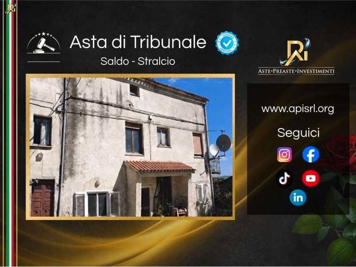 Appartamento con 6 locali in vendita in Via Sant'Obrizio, Troviggiano, Cingoli