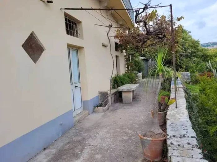 Casa con 6 locali in vendita in Via San Benedetto da Norcia, Modica Bassa, Modica