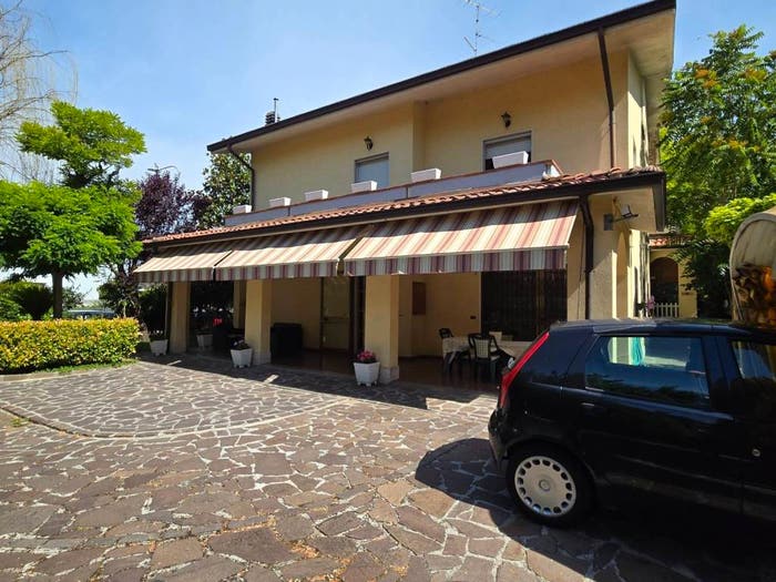 Casa con 6 locali in vendita in Via Campagnola, Centro, Correggio