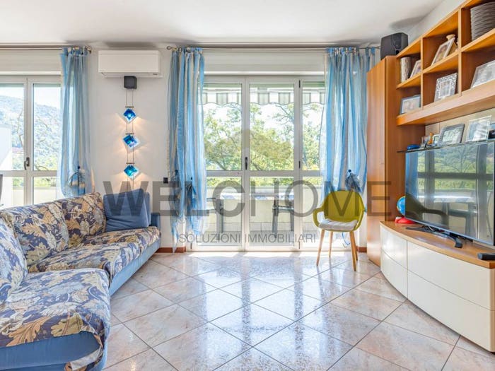 Appartamento trilocale in vendita in Via Ariberto da Intimiano, Lora, Como