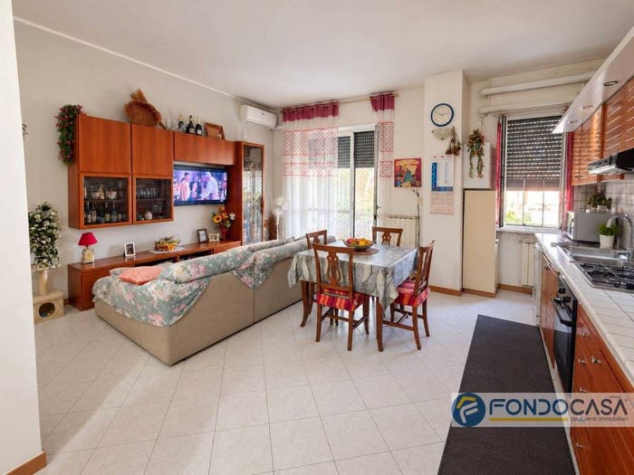 Appartamento trilocale in vendita in via Garibaldi, Barlassina