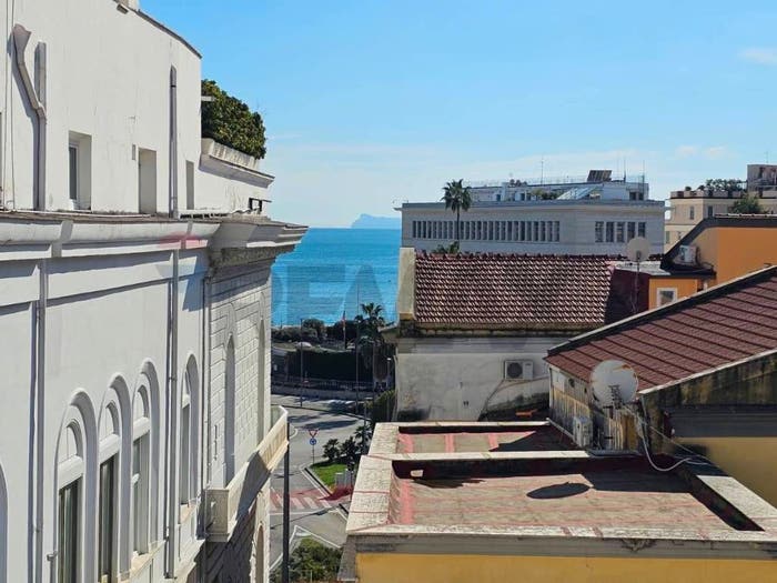 Casa con 6 locali in vendita in Via Arco Mirelli, Piazza Amedeo Parco Margherita, Napoli