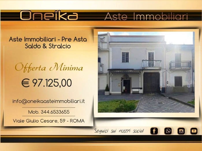 Appartamento con 6 locali in vendita in Via Roma, Teverola