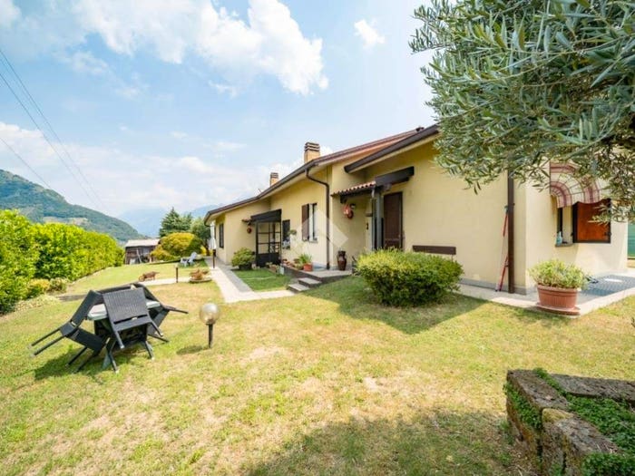 Casa con 6 locali in vendita in Via Bazzona Superiore, Centro, Galbiate