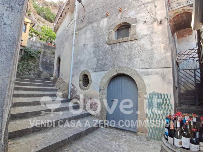 Appartamento con 5 locali in vendita in Via Maggiore Baracca, Centro, Castiglione di Sicilia