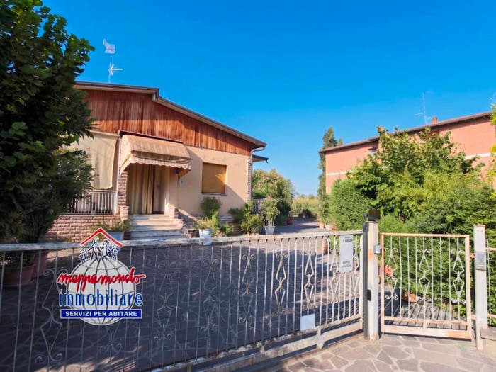 Casa quadrilocale in vendita in VIA MEZZO PONENTE, Case Via Di Mezzo, Crevalcore