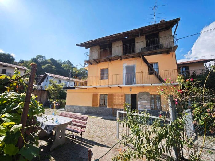 Casa quadrilocale in vendita in Via Loreto, Lanzo Torinese