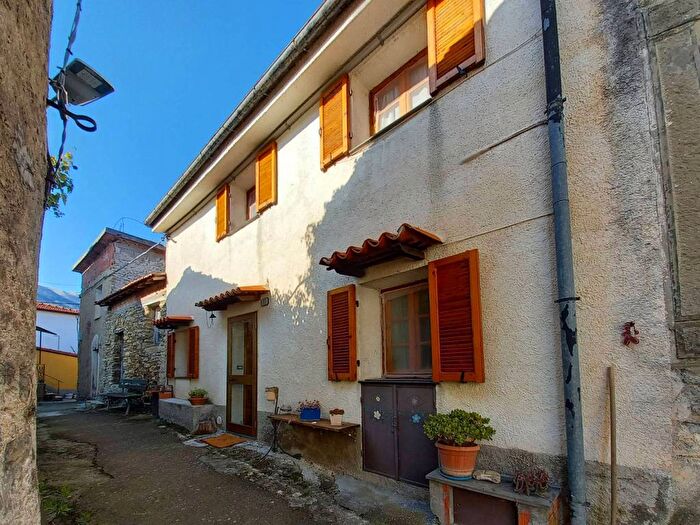 Casa quadrilocale in vendita in Via Coste di Villa San Sebastiano, Ville San Pietro, Borgomaro
