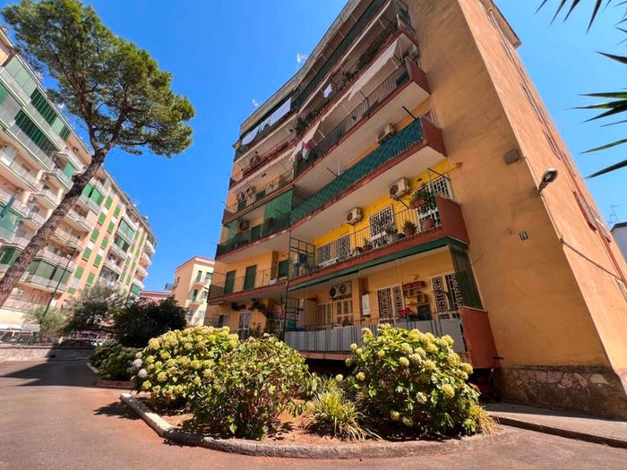Appartamento quadrilocale in vendita in Traversa Augusto De Martino, Colli Aminei Capodimonte, Napoli