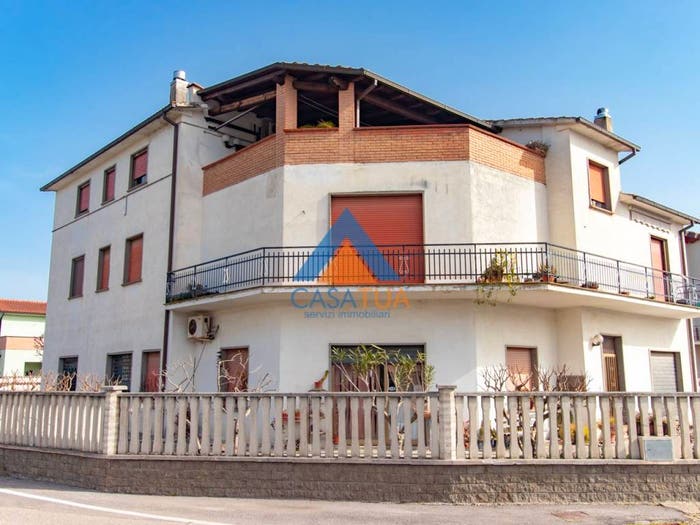 Appartamento con 5 locali in vendita in Vocabolo Stazione Ferroviaria, Stazione Di Alviano, Alviano