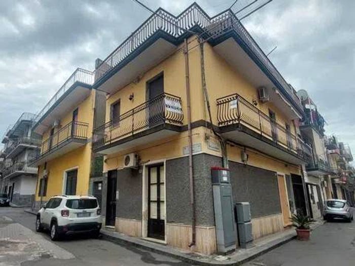 Casa con 6 locali in vendita in Via Carso, Paternò